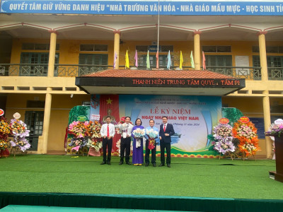 TRUNG TÂM GDNN-GDTX SƠN TÂY TƯNG BỪNG KỶ NIỆM NGÀY NHÀ GIÁO VIỆT NAM