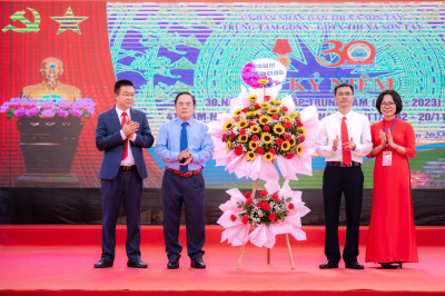 CA KHÚC: Hát về mái trường (kỷ niệm 30 năm thành lập trung tâm)